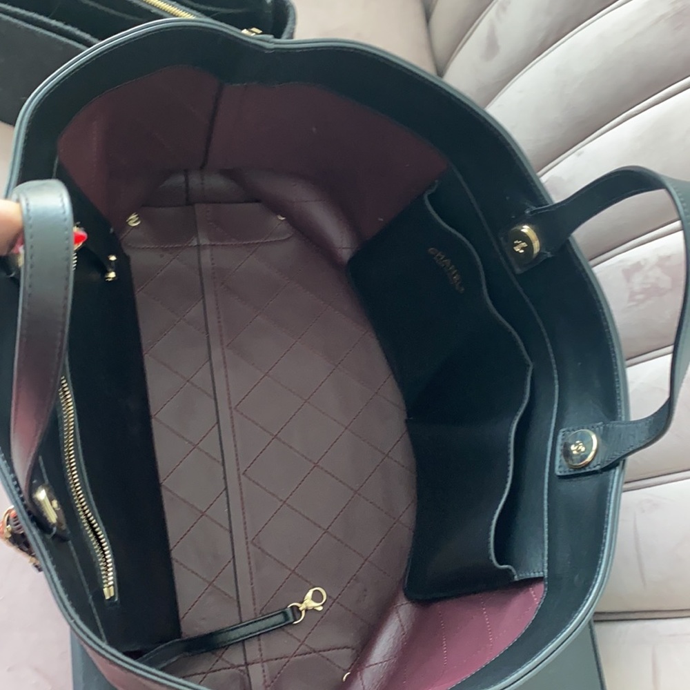 ‼️SOLD ‼️ Chanel tote great for traveling - Picture 6 of 10